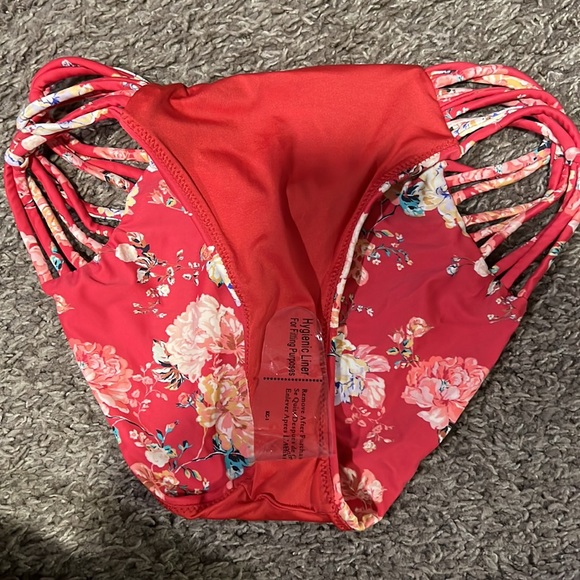 Size medium ONeill Boulders Bottom in Stella. Never worn, bought 6/15/22 - Picture 3 of 3